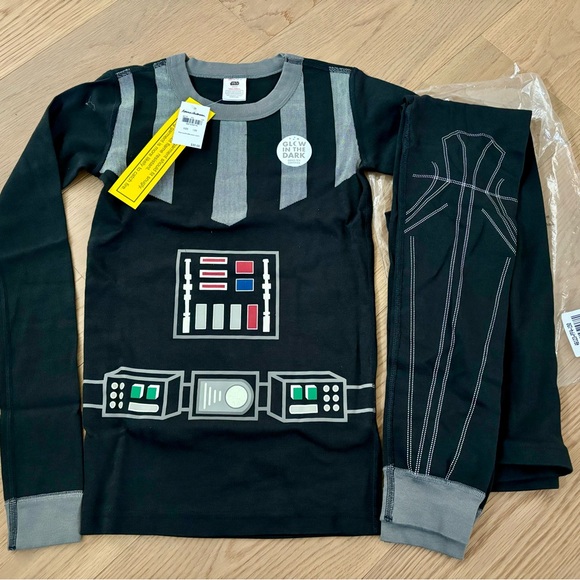 NWT✨ Star Wars✨ Darth Vader PJs - Picture 1 of 2